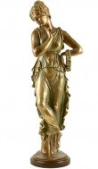 Статуя Девушка с венком